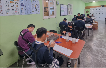 박스 포장 작업, 두 번째 사진